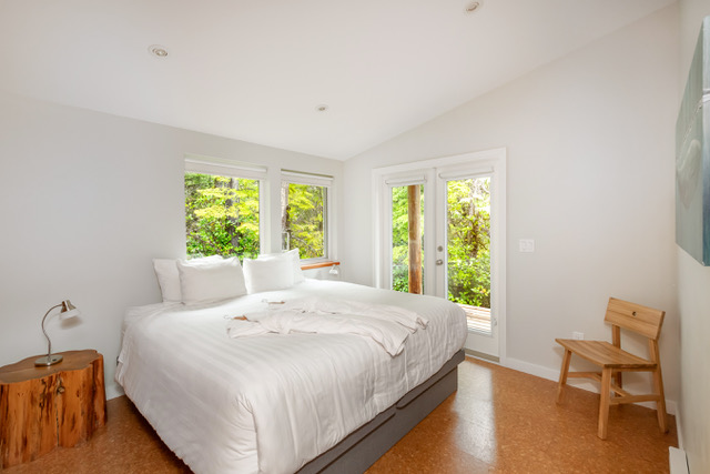 Cozy Curlew - StayTofino.com