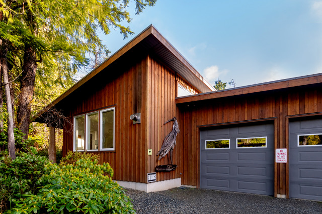 Cozy Curlew - StayTofino.com