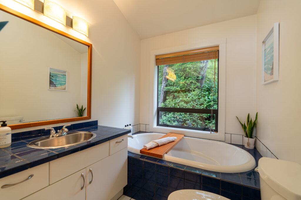 Surfwood Hideaway - StayTofino.com