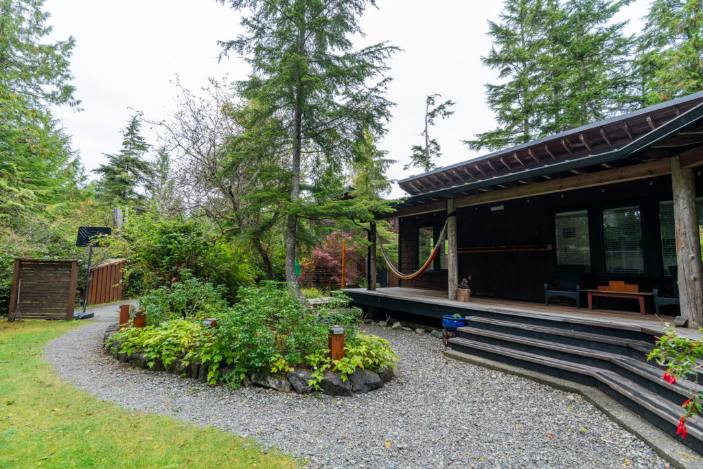 Surfwood Hideaway - StayTofino.com