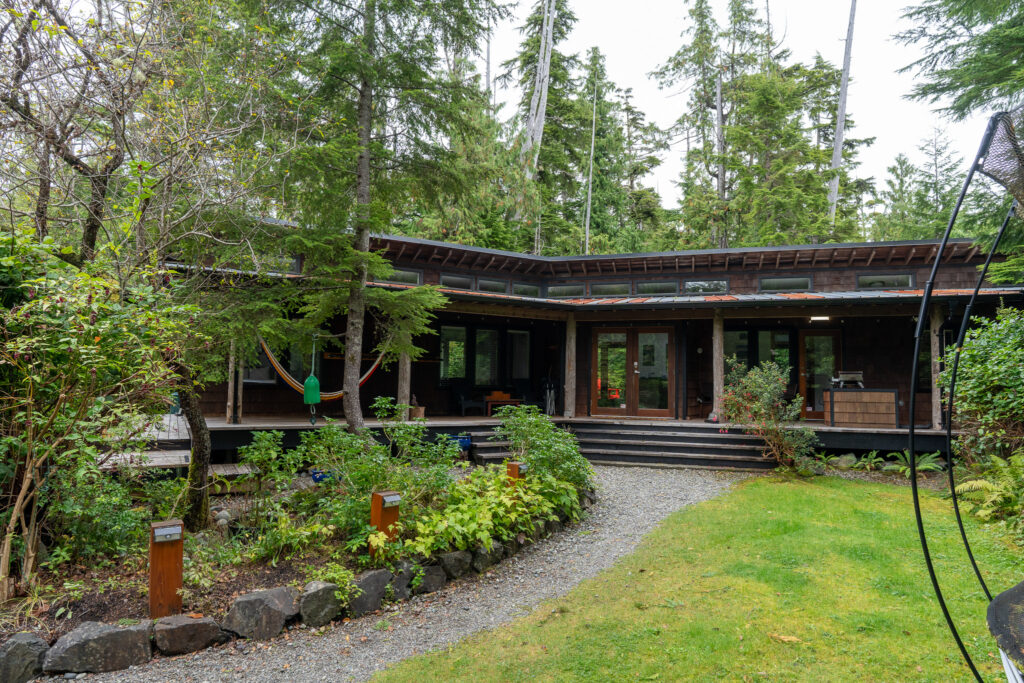 Surfwood Hideaway - StayTofino.com