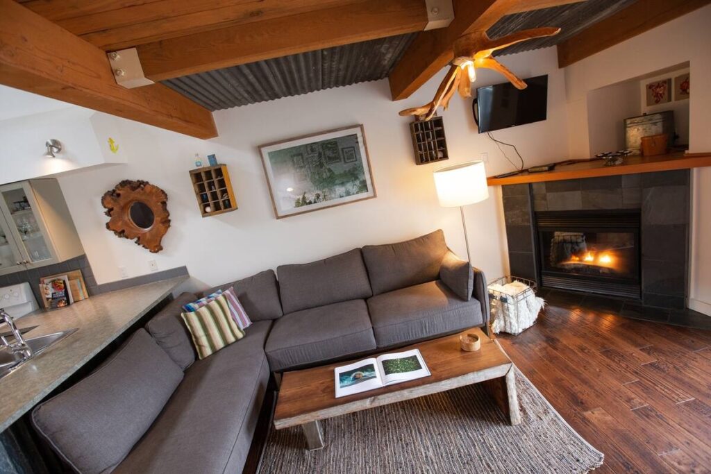 Island Vista - StayTofino.com
