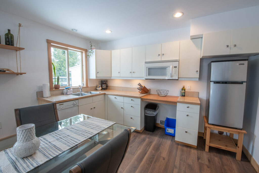 Ozzard’s Seascape – Located in Ucluelet - StayTofino.com
