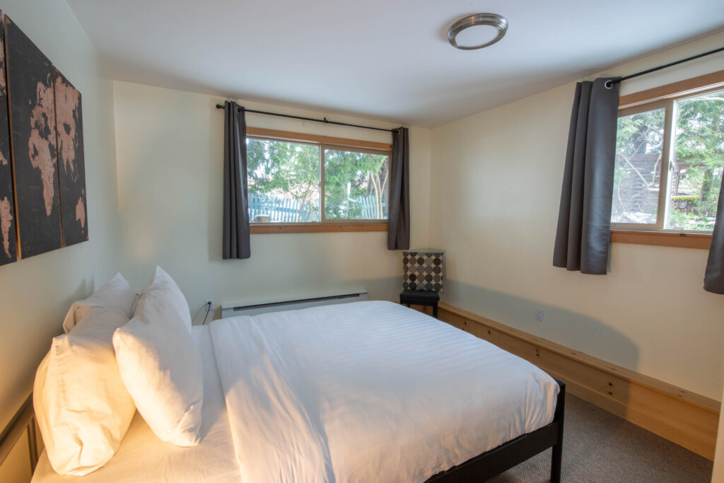 Ozzard’s Seascape – Located in Ucluelet - StayTofino.com