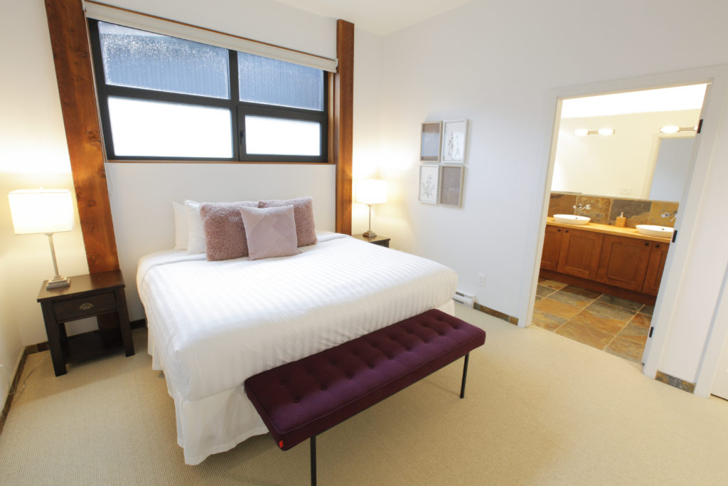 Big Beach Escape – Located in Ucluelet - StayTofino.com