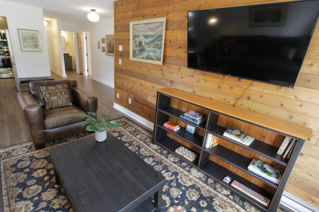 Raven Lady Suite 201 – Located in Ucluelet - StayTofino.com