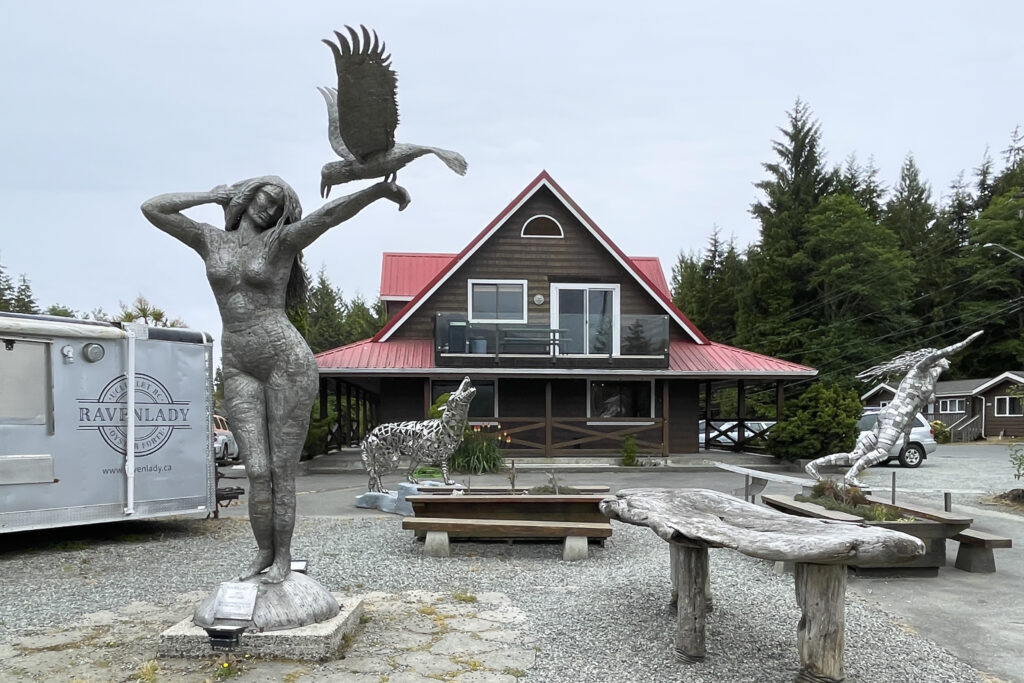 Raven Lady Suite 201 – Located in Ucluelet - StayTofino.com